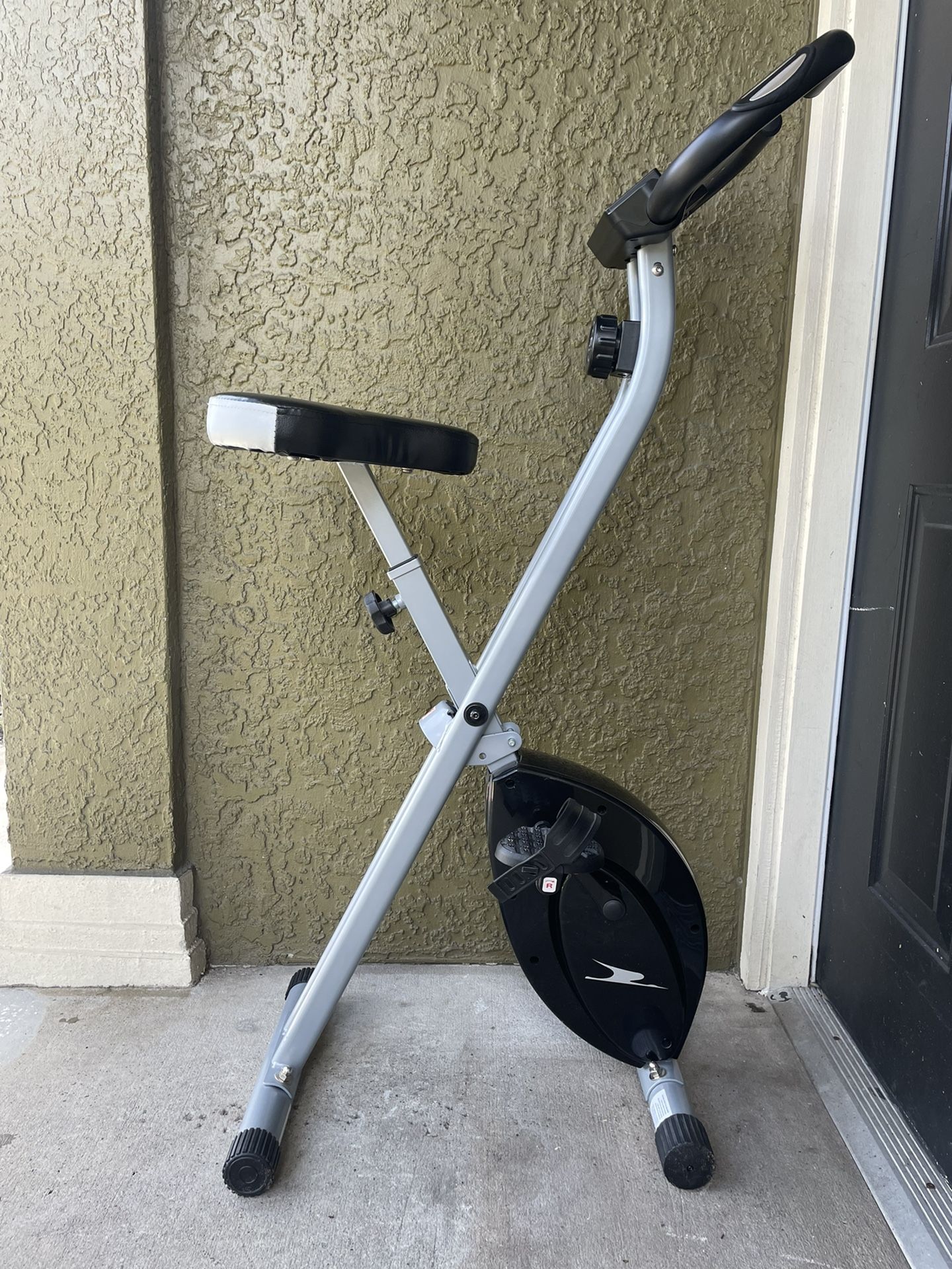 Foldable exercise bike 