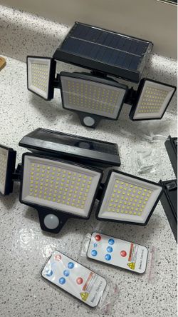 2 pcs Solar Outdoor Light with Remot