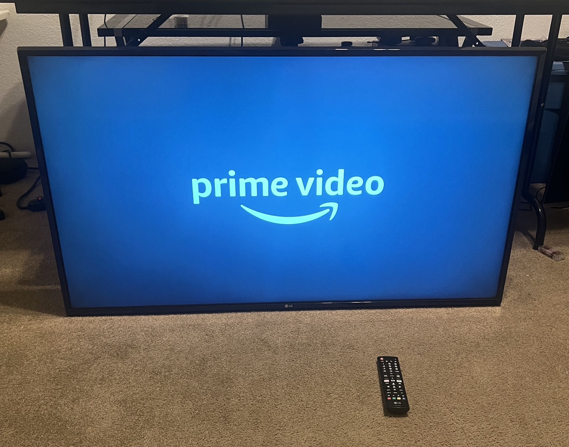 50in Smart Flat Screen TV 50”