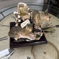 Wolves Figure 