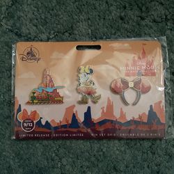 Disney Minnie Mouse The Main Attraction Pin Set