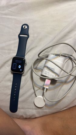 Apple Watch SE with charger and fast charging box