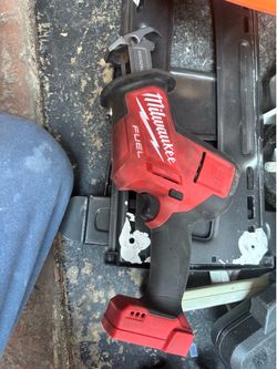 Milwaukee M18 saw