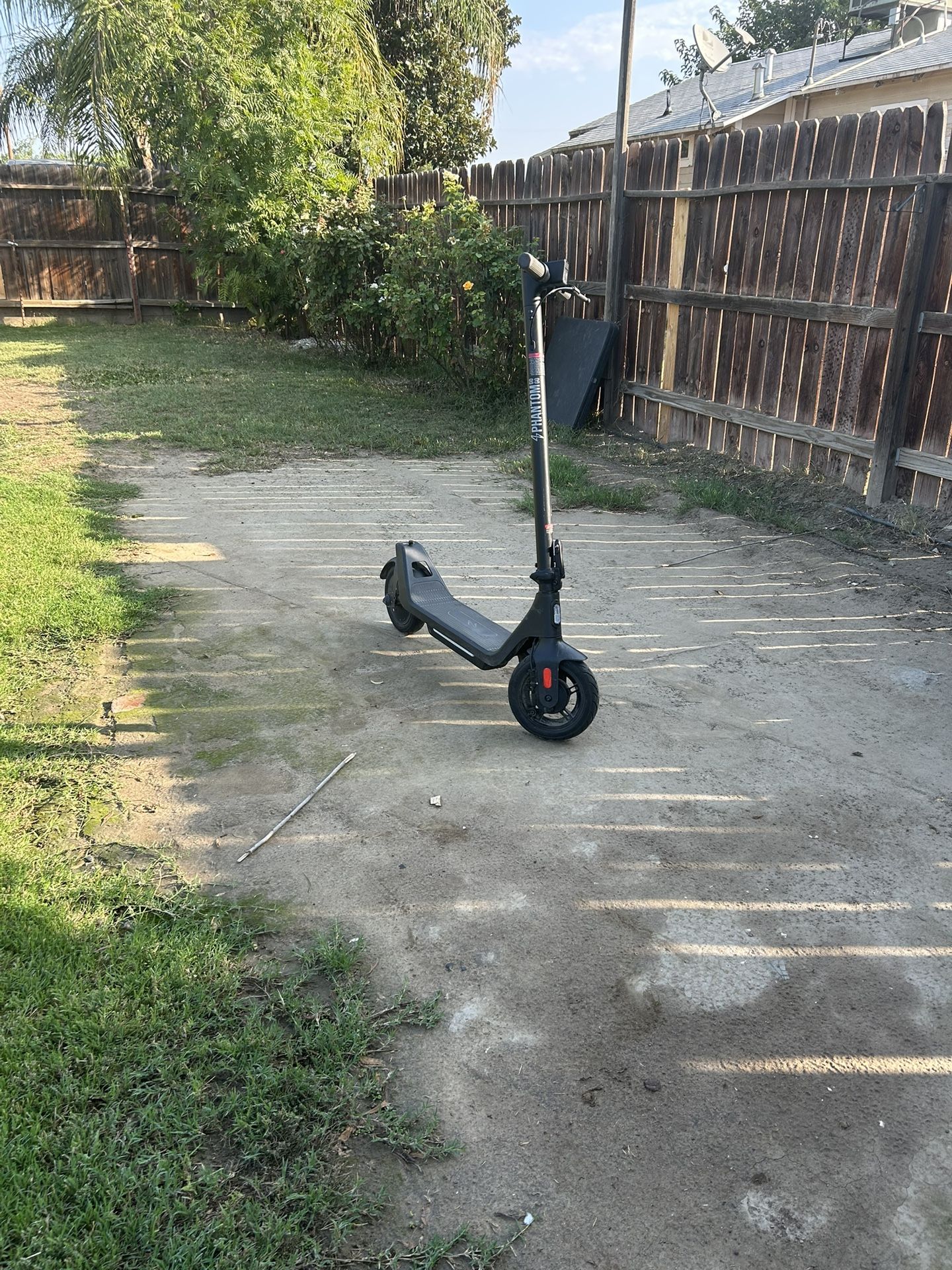 PHANTOM GOGO ELECTRIC SCOOTER
