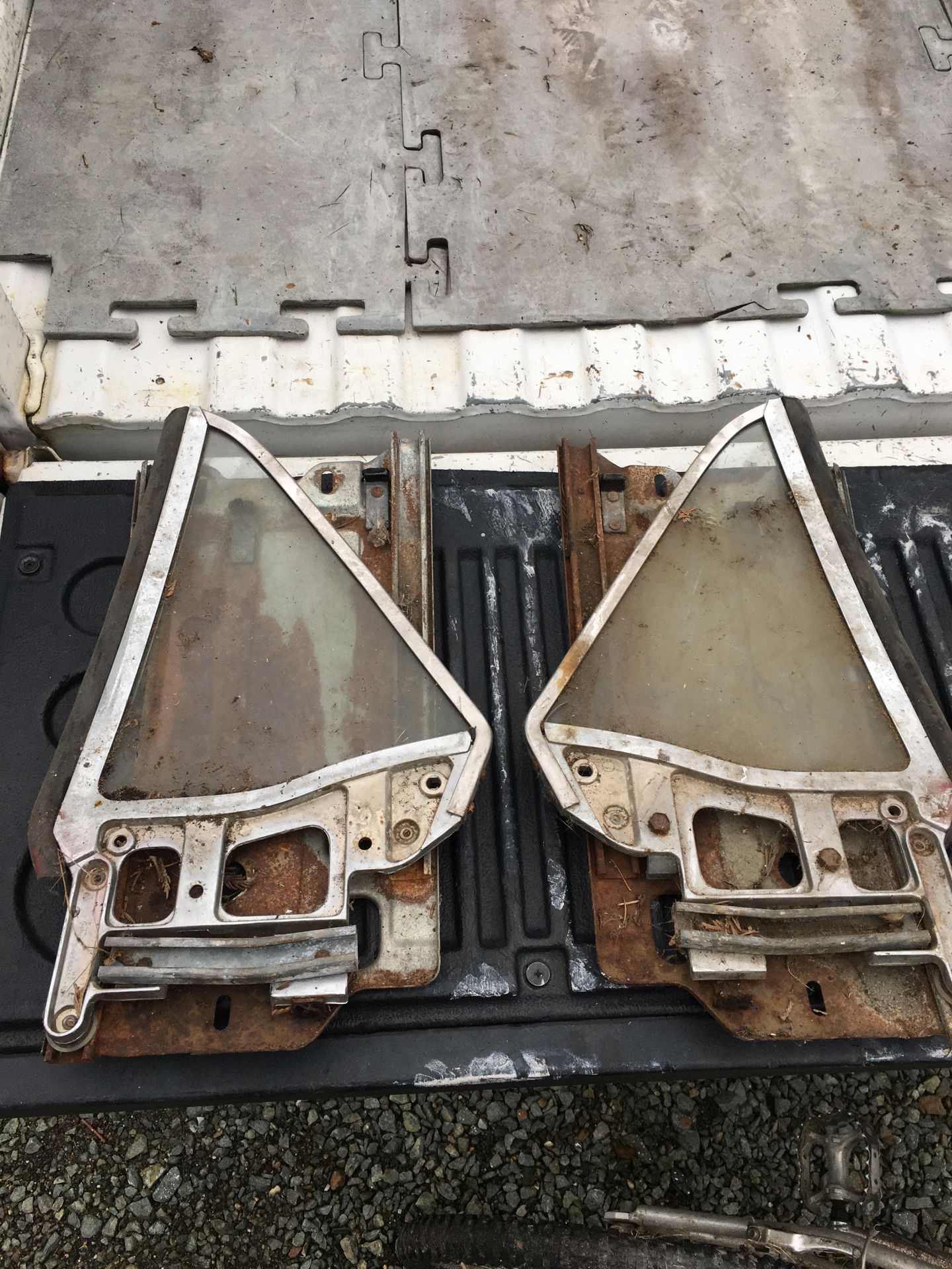 1960s Ford Mustang rear windows