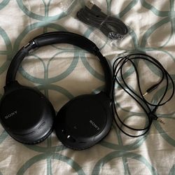 Sony WH-CH710N Noise Cancelling Headphones Like New