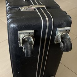 Rugged hard cases with wheels