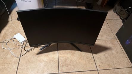 SAMSUNG 32 Inch 4K GAMING MONITOR (FREE SPEAKERS INCLUDED!)