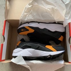 Nike air huarache Size 8