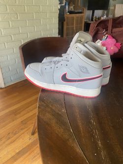 Nike Shoes 6 1/2 Women’s Fits Like A 7