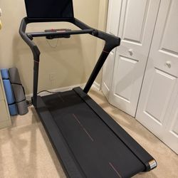 🏃‍♂️ 2022 Peloton Tread – Excellent Condition – $1800 