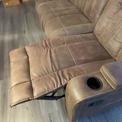 Clean comfortable Dual recliner Couch