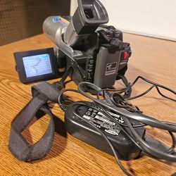 Samsung SCL901 Hi8 8mm Camcorder Bundle . Working!