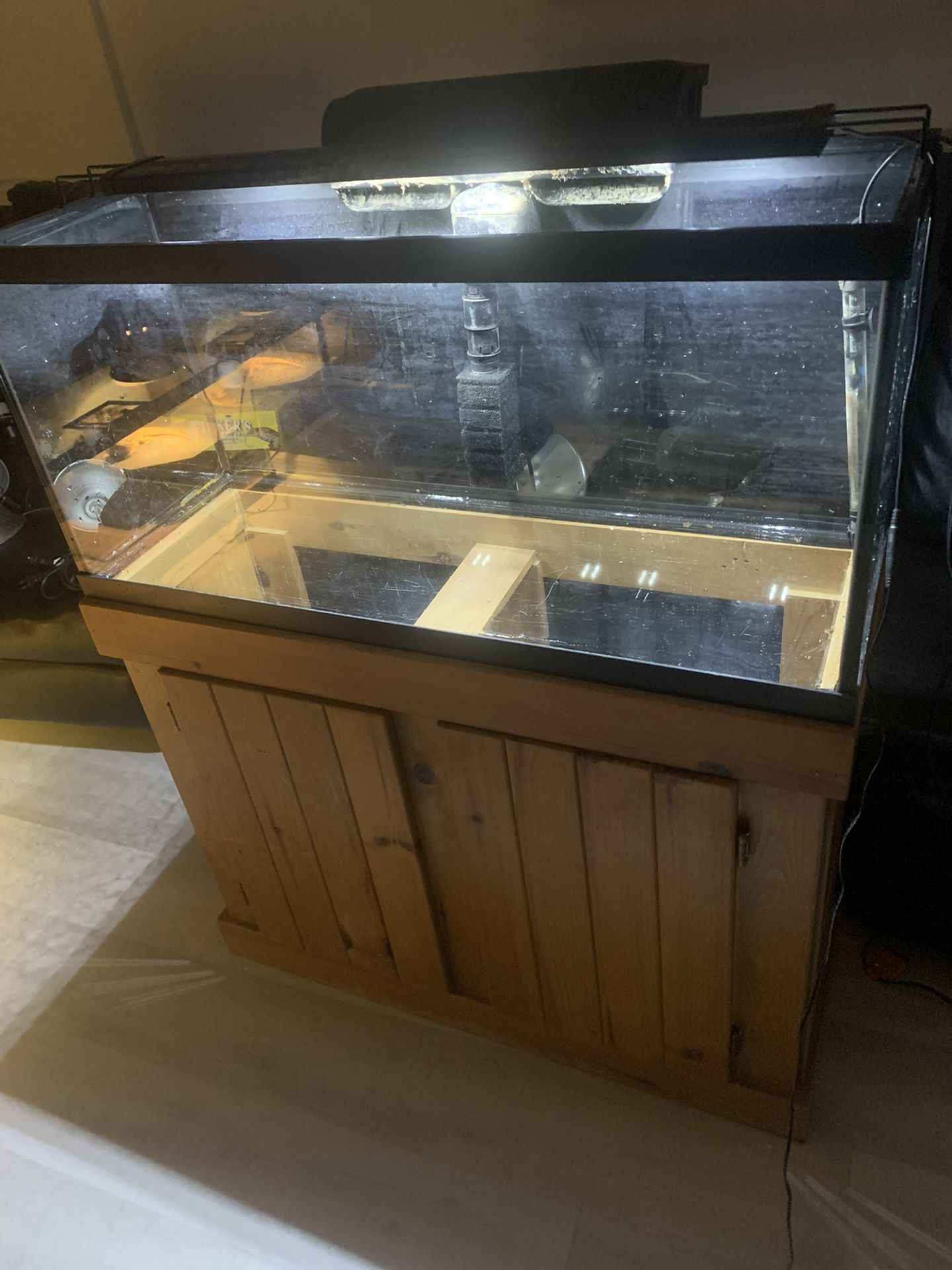35 gallon long tank and wooden stand full aquatic setup