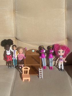 8pc Mixed Lot Miniature Small Barbies and Furniture