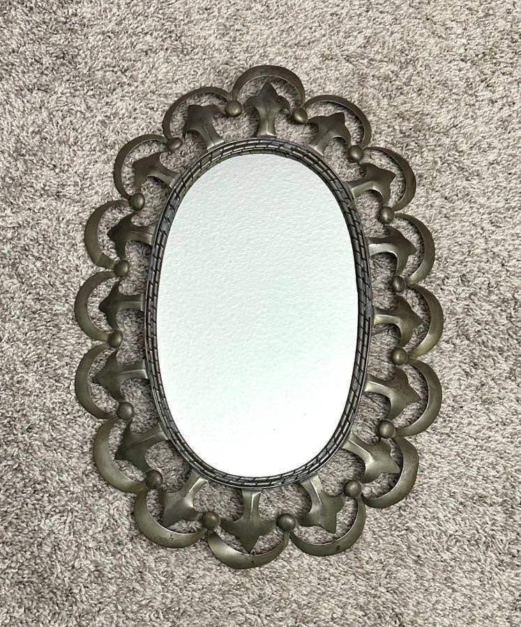 Antique Hollywood Regency Oval Mirror In Sculptural Frame
