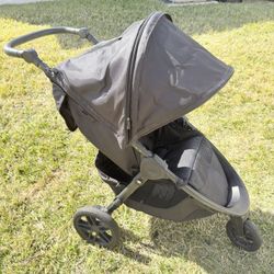 Selling Britax B-Lively 3-Wheel Stroller 