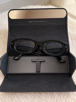 Meta Starfire Kylie Edition Smart Glasses – Transitions Grey – Black