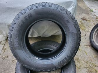 2 Light truck tires 275/65 R18