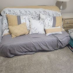 Futon FULL size With Bedding