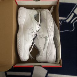 White Nikes Size 11 Brand New All White  A Great Price 
