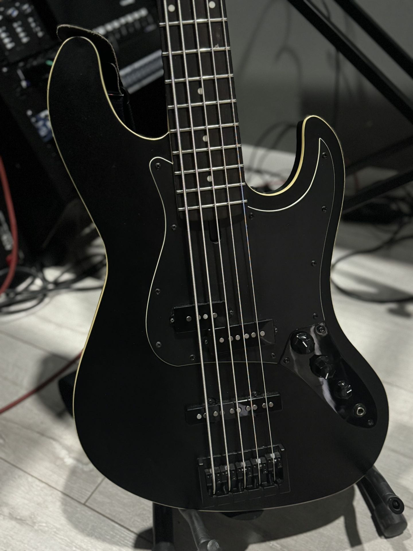 Jericho Alpha Blacker 5 Bass