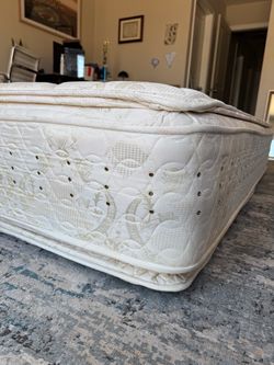 Queen pillow top mattress