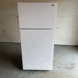 Hotpoint  Top  Freezer  Refrigerator 15 Cuft (Dimensions:28" W 28" D 62" H