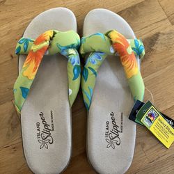 NWT Hawaiian Island Slippers Women’s Size 10 Retail Price 110.00 | Christmas Gift 