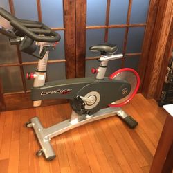 Life Cycle Professional Stationary Bicycle in Very Good Condition 