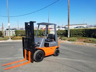 Toyota Forklift 3000# capacity solid pneumatic tires