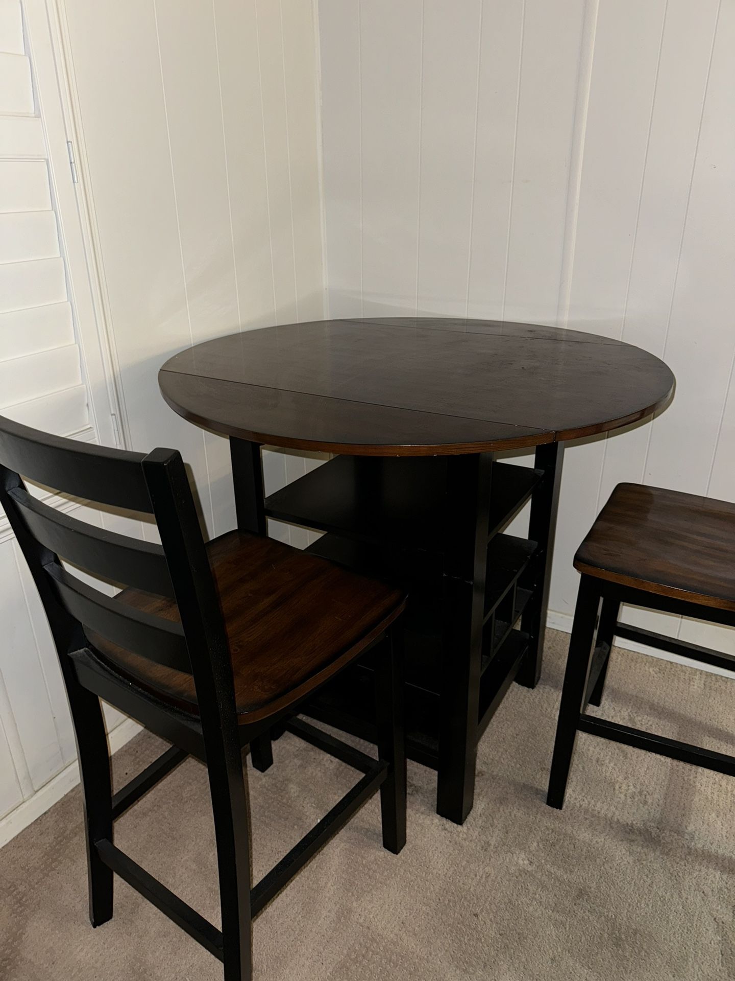 Round Table and Chair Set