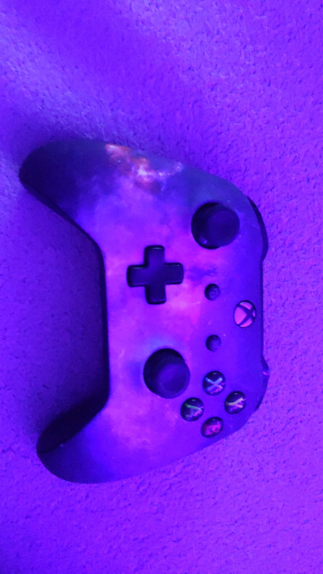 Xbox one controller custom made with modded features, following with a Xbox one head set.
