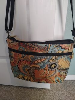 Danny K. Beverly Hills. Tapestry shoulder purse.