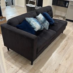Futon Couch With Pillows 