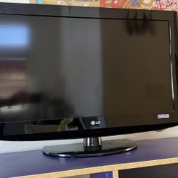 LG 32” LCD TV
