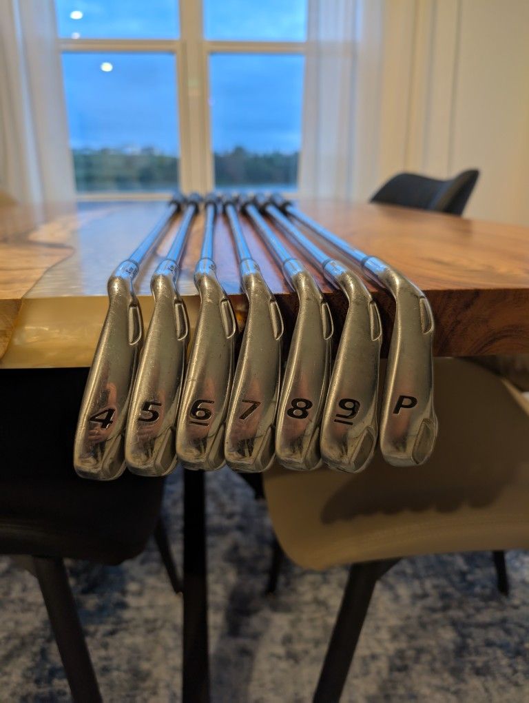 Tour Edge Exotics E8 Iron Set 4-PW good condition