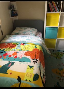 Twin bedroom