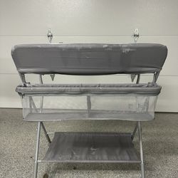 Portable Changing Table With Mat 