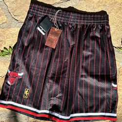 Chicago Bulls NBA Mitchell & Ness Black Red Pinstripe Shorts Mens Size L NWT