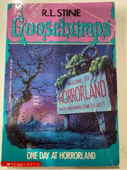 R.L. Stine Goosebumps #16 One Day at HorrorLand True 1st Printing | February 1994 | Apple Paperback