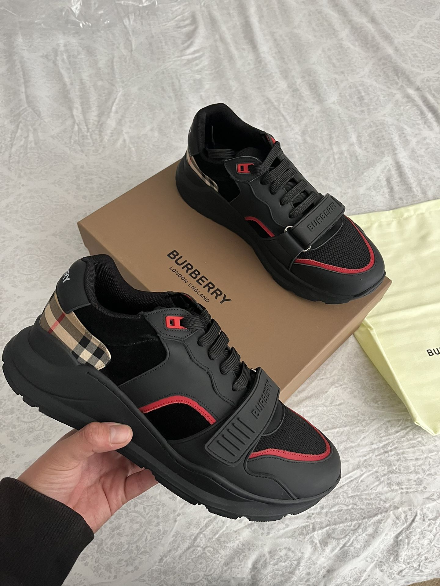 On Sale Men Burberry Shoes -260💵 Negotiable 