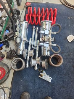 Two Hydraualic Pumps/, Cylinders,/ Coils