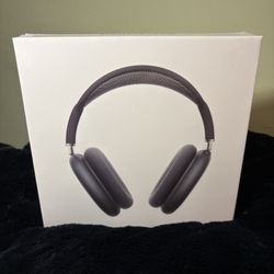 Apple AirPods Max “Midnight” UNOPENED. WITH WARRANTY. (with original SmartCase and USB-C charger)