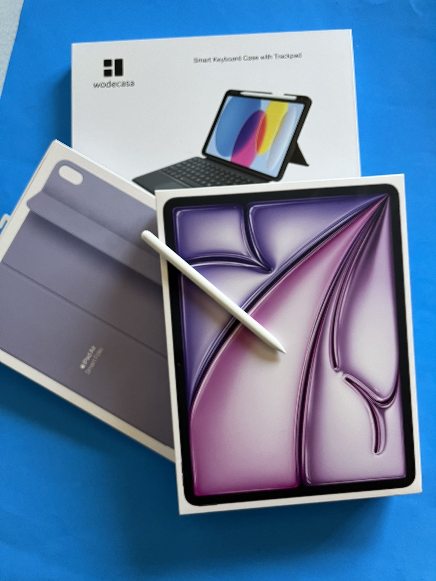 iPad Air 13” (M2 Processor / 2024 / purple) 256gb With Keyboard, Pen Accessories