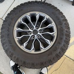 OEM COLORADO ZR2 WHEEL 