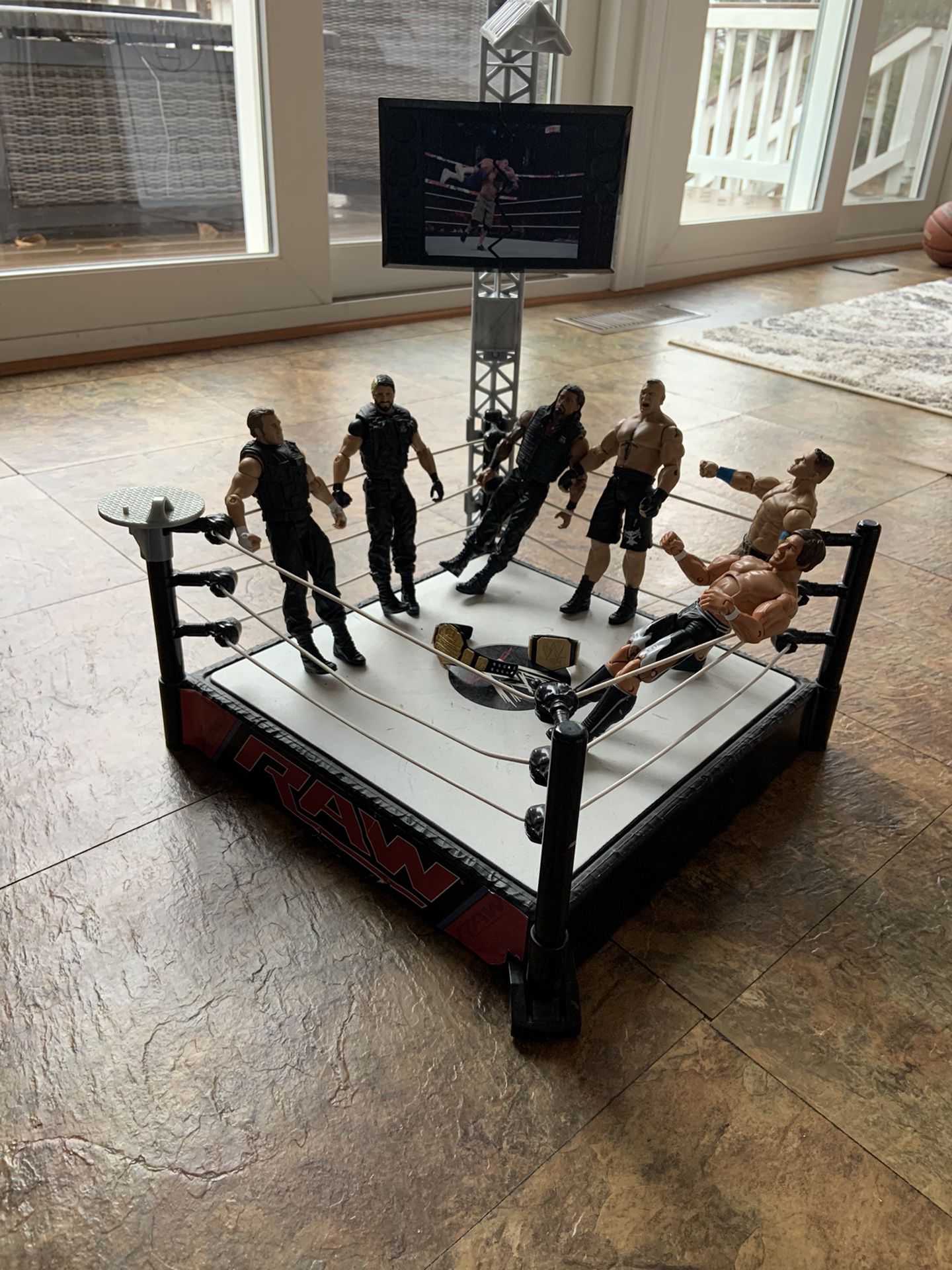 RAW wrestling ring and 6 wrestlers