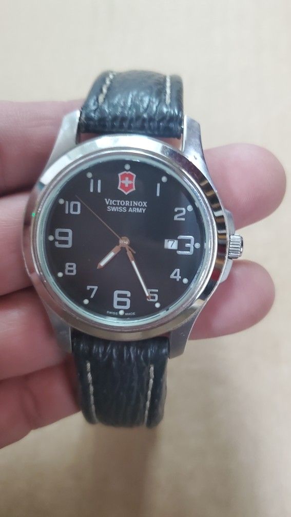 Victorinox Infantry Swiss Army Men's Watch https://offerup.com/redirect/?o=TWlsaXRhcnkuTmV3 Jaoanese Battery, Good Working.