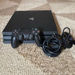 PS4 Slim 1TB + GTA 5 + Controller