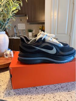 Nike Pegasus Premium SP Black / Metallic Silver / White size 12 used